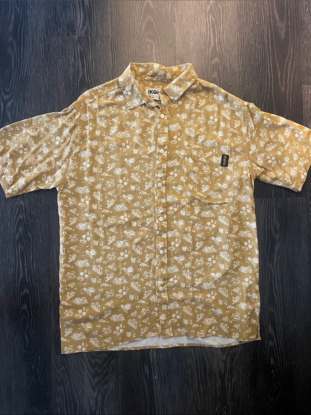 Short-Sleeve Printed Ikon Pass Shirt in Mustard